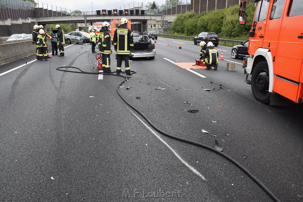 VU Auffahrunfall A 3 Rich Oberhausen kurz vor AS Koeln Dellbrueck P073.JPG - Miklos Laubert